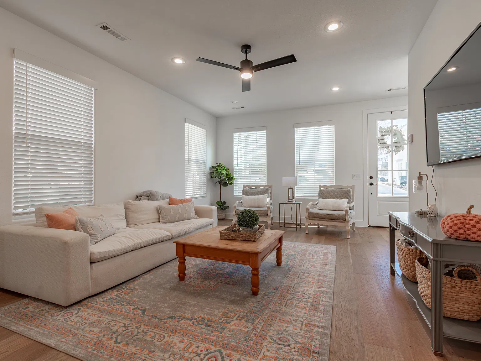 4 bed, 4.5 bath, 1816 sqft, $1,500 — Photo 4