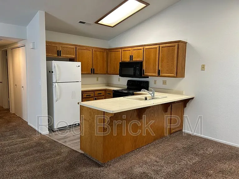 1378 Queens Cir — Photo 6