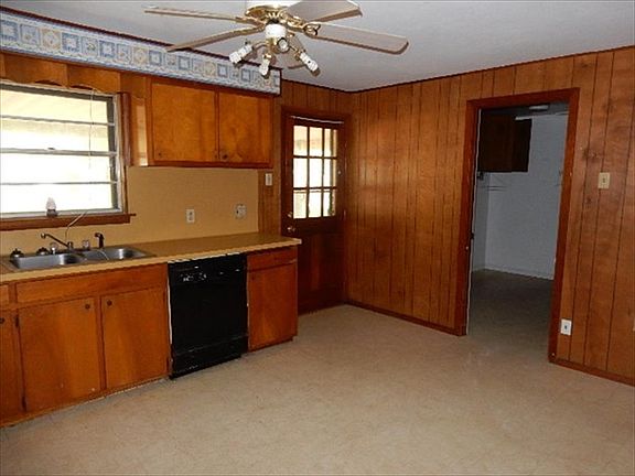 3rd image of 419 Cypress Dr
