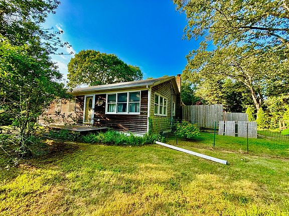 3rd image of 70 Carol Ln