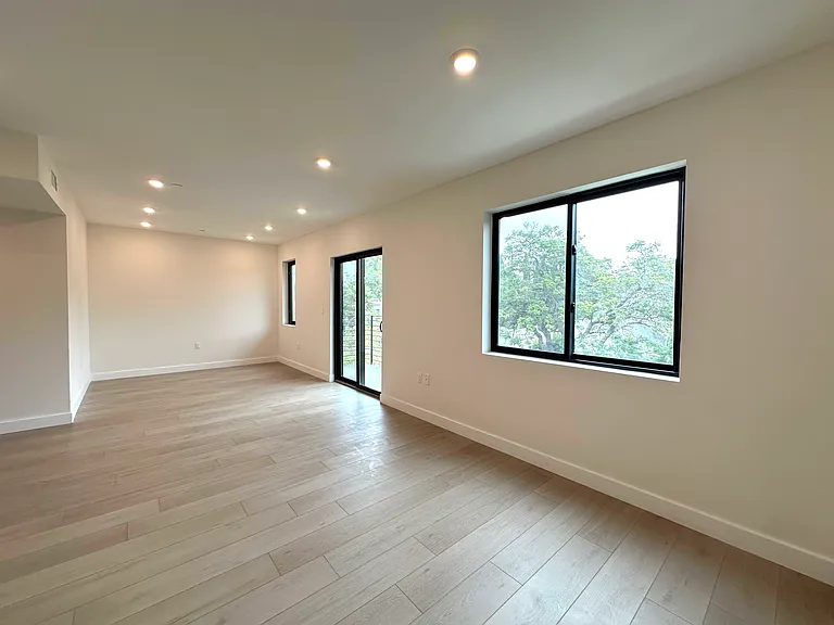 941 N Martel Ave #102 — Photo 37
