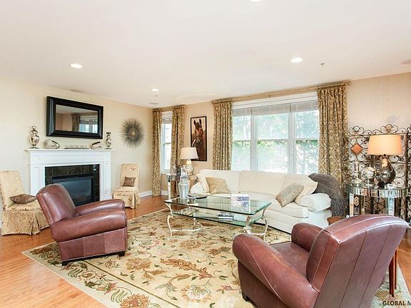 3rd image of 87 Railroad Pl APT 204