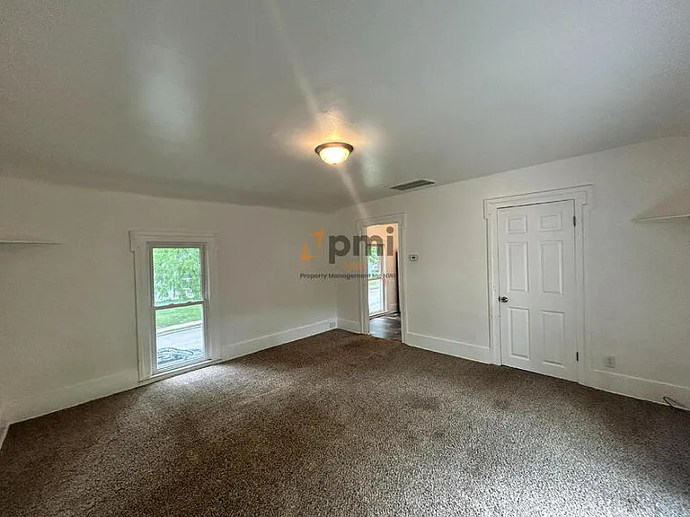 602 Indiana Ave #2E — Photo 2