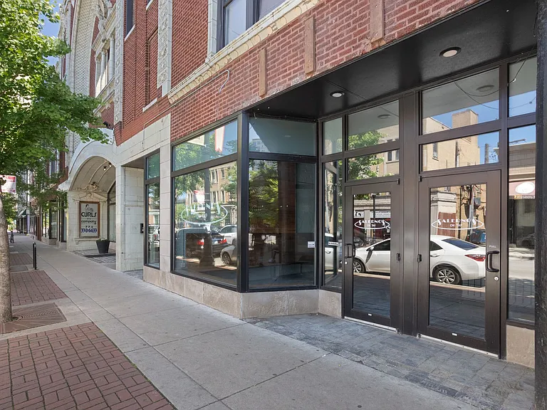 1625 W Howard St — Photo 4