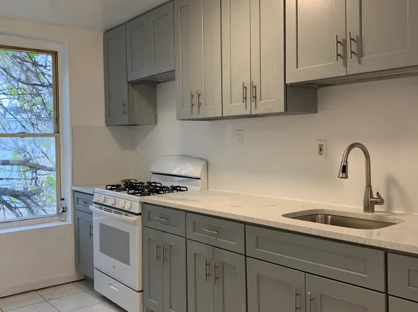 679 Cleveland St #2R, Brooklyn, NY 11208