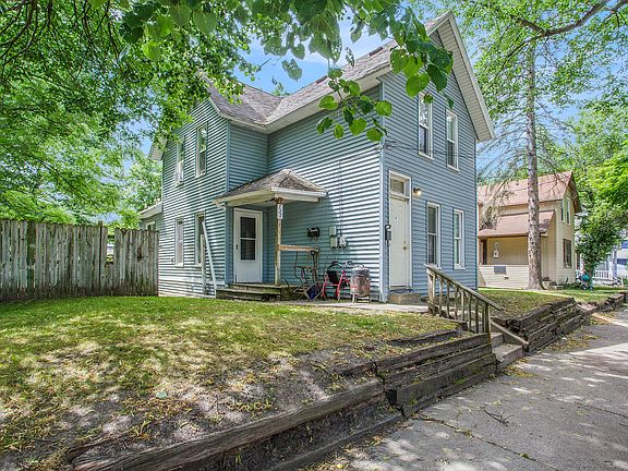 3rd image of 737 Sinclair Ave NE