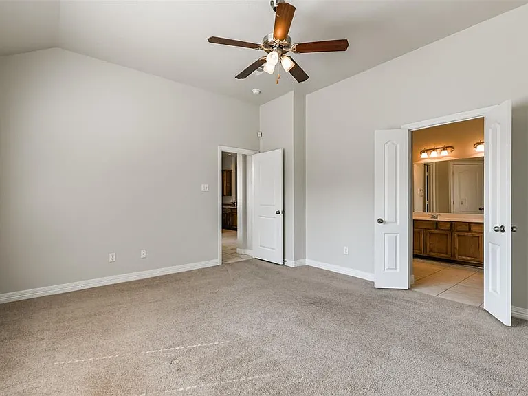 5802 Horse Prairie Dr — Photo 17