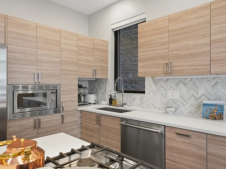 1349 N Leavitt St #1A — Photo 6