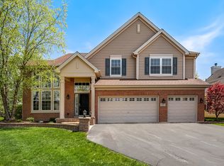 1353 White Oak Ln, West Chicago, IL 60185
