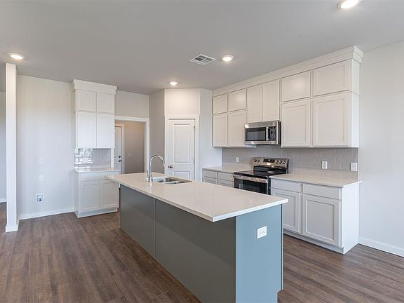 4th image of 1721 Elm Cir