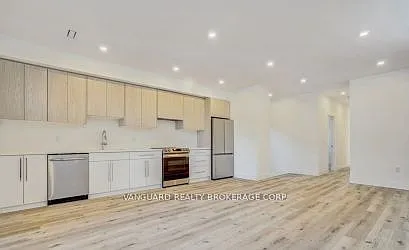 1937 Lawrence Ave W #COACH HOUSE — Photo 6