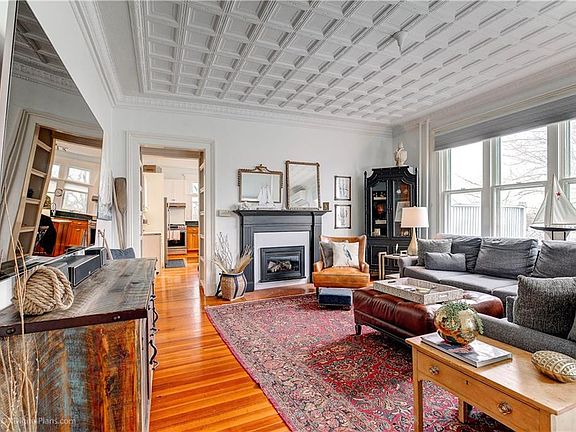 2nd image of 569 Spring St #2