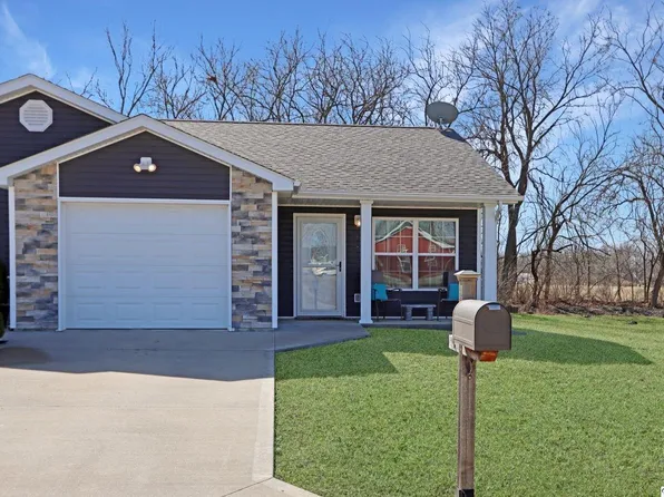 204 Field Dr, Bowling Green, MO 63334
