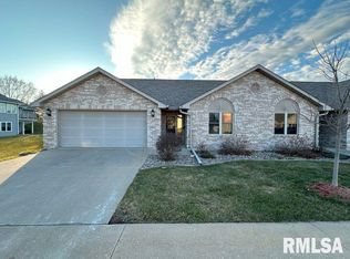 1007 10th St, De Witt, IA 52742