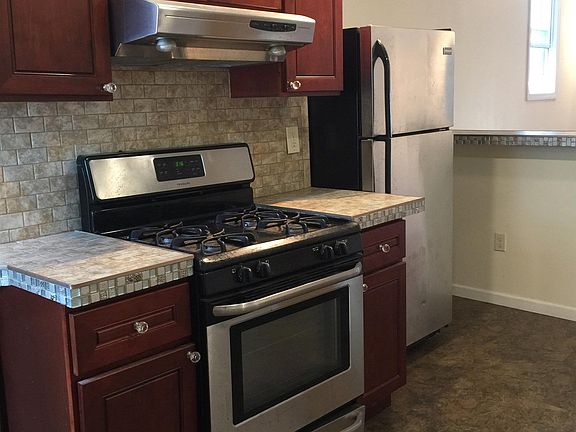 5th image of 320 Summit Ave APT 4