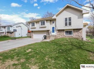 1115 Patricia Dr, Papillion, NE 68046