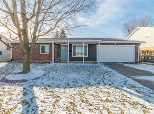 294 Chatham Dr, Fairborn, OH 45324
