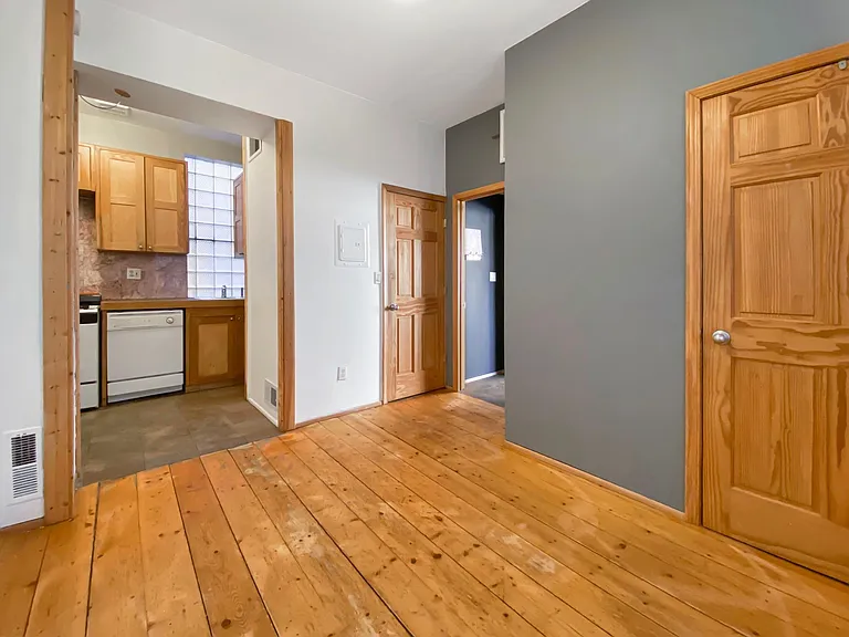1003 N Wolcott Ave #2R — Photo 6