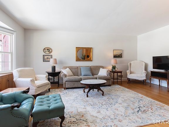 5th image of 215 Fernwood Road