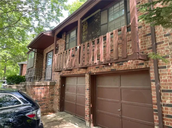 3212 NW Canterbury Rd, Blue Springs, MO 64015