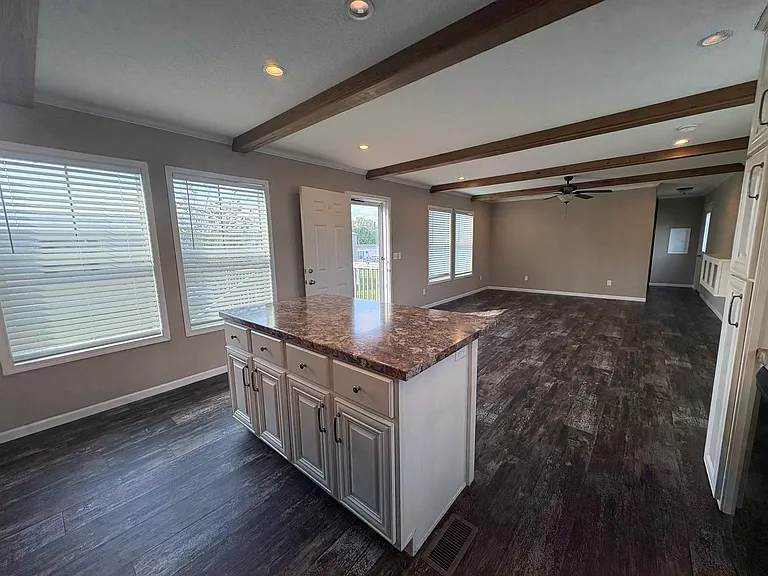 Green River Lake Commons — Photo 18