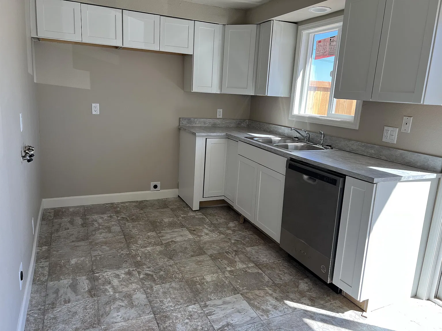 2100 SE Jefferson St. - 2102 — Photo 2