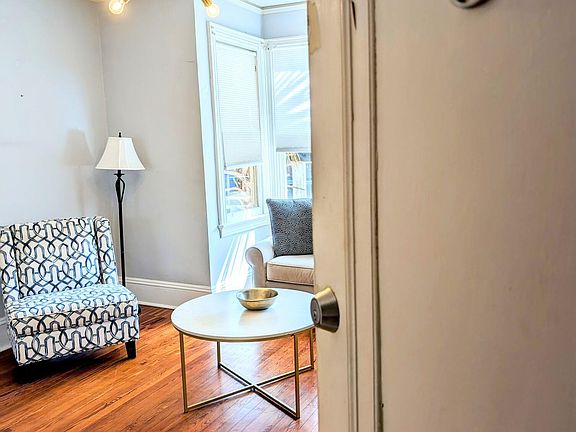 4th image of 2727 Riverside Ave #3
