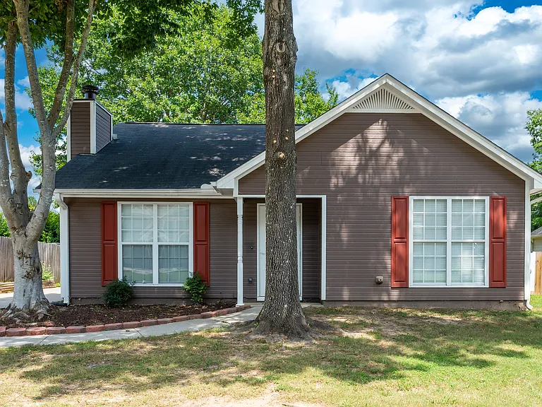 132 King James Ct — Photo 1