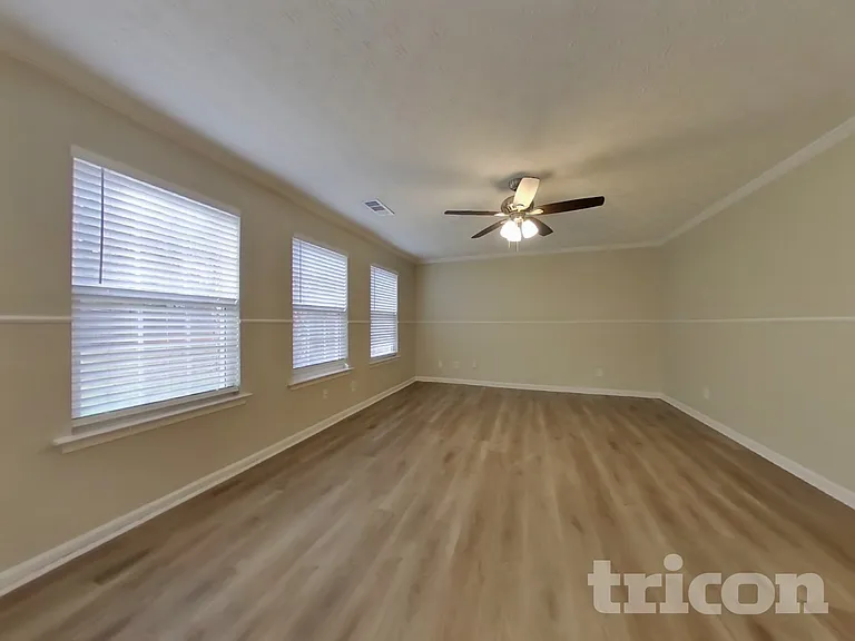 5316 Paddington Ln — Photo 2