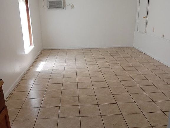 2nd image of 915 Nottingham Dr APT 53