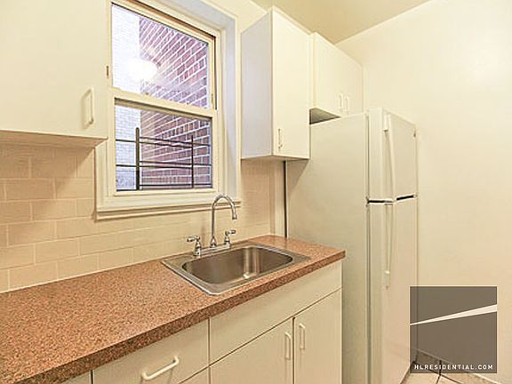 4th image of 14202 84th Dr APT 03A