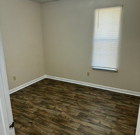 5th image of 906 Win Brook Cir