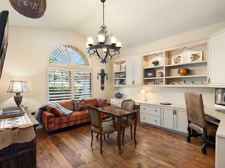 372 W Amoroso Dr — Photo 88