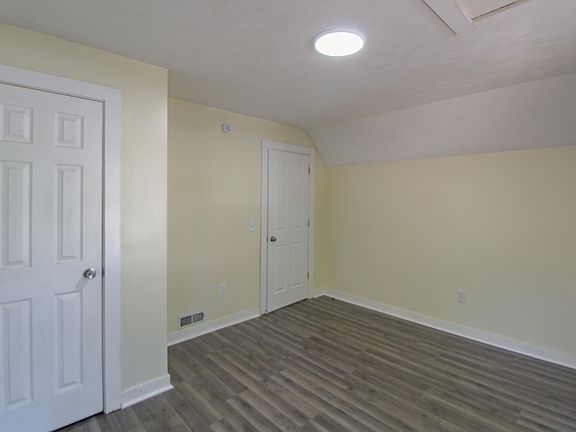 5th image of 637 Prospect Ave NE