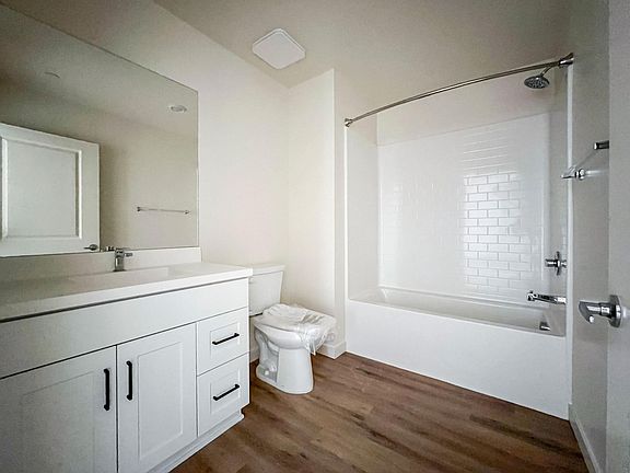 4th image of 310 Palm Ave