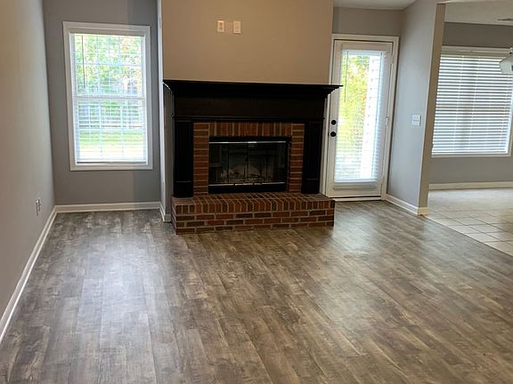 3rd image of 2155 Herndon St