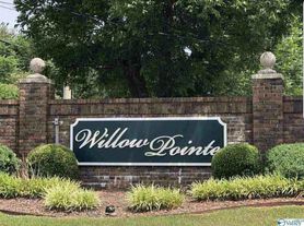6610 Willow Pointe Dr NW