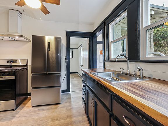 5th image of 4747-49 Voltaire St #4749