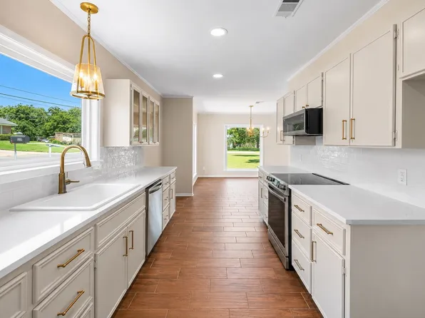 102 S Avenue Q, Clifton, TX 76634