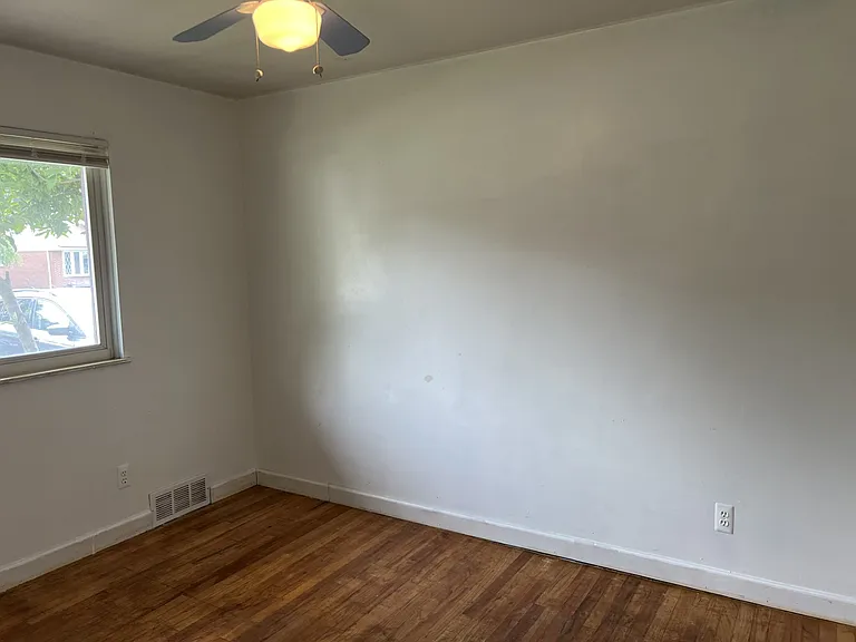 736 Forest St — Photo 8