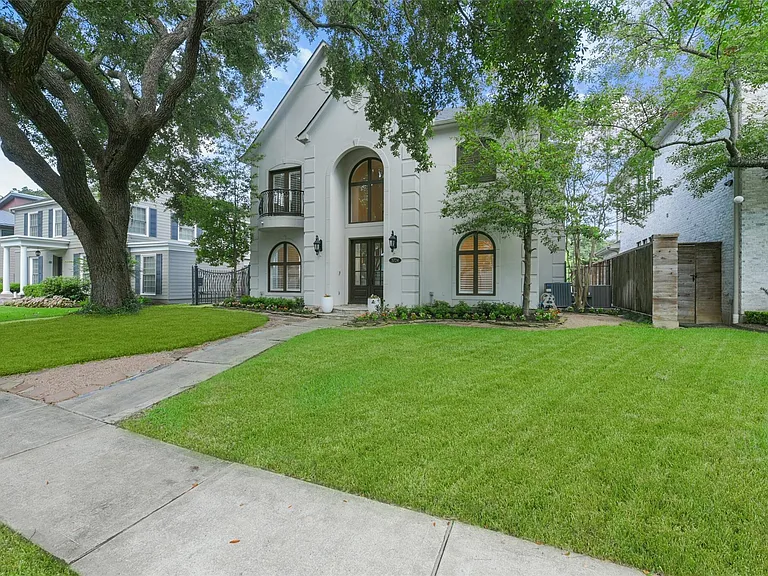 3724 Wroxton Rd — Photo 2