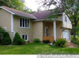 35 Deer Hills Dr, North Oaks, MN 55127