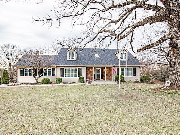 2nd image of 213 NE 51st Rd