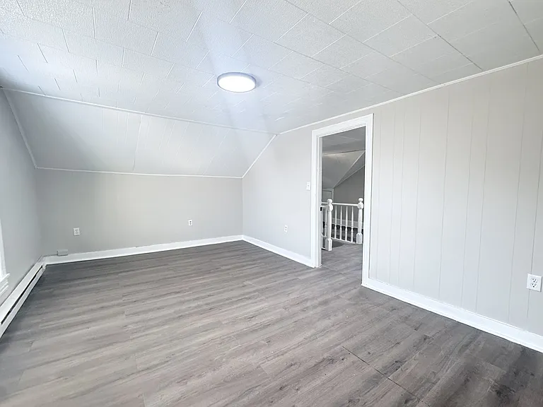 100 E Market St — Photo 9