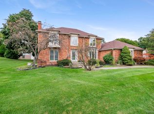 5460 Walnut Knoll Ct, West Bloomfield, MI 48323