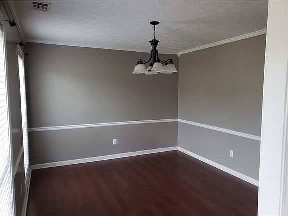 3rd image of 20 Clayton Ct