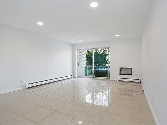 4th image of 152 Tier St APT 109C