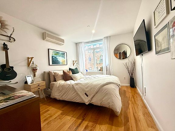 5th image of 87 Elizabeth St APT 5A