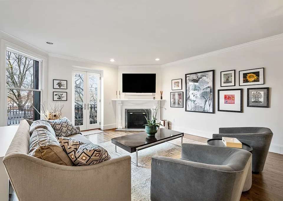 408 Beacon St #1