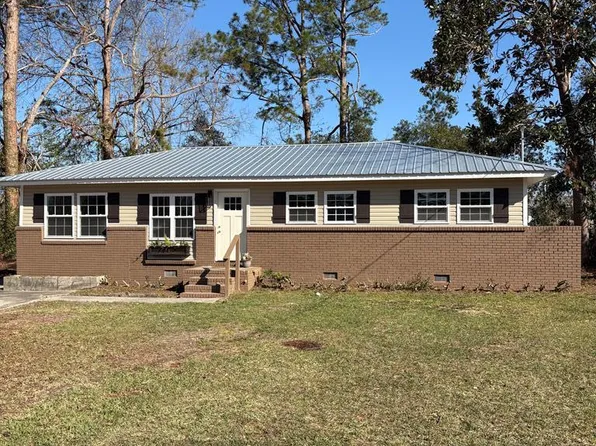 202 Bullock Ave, Nashville, GA 31639
